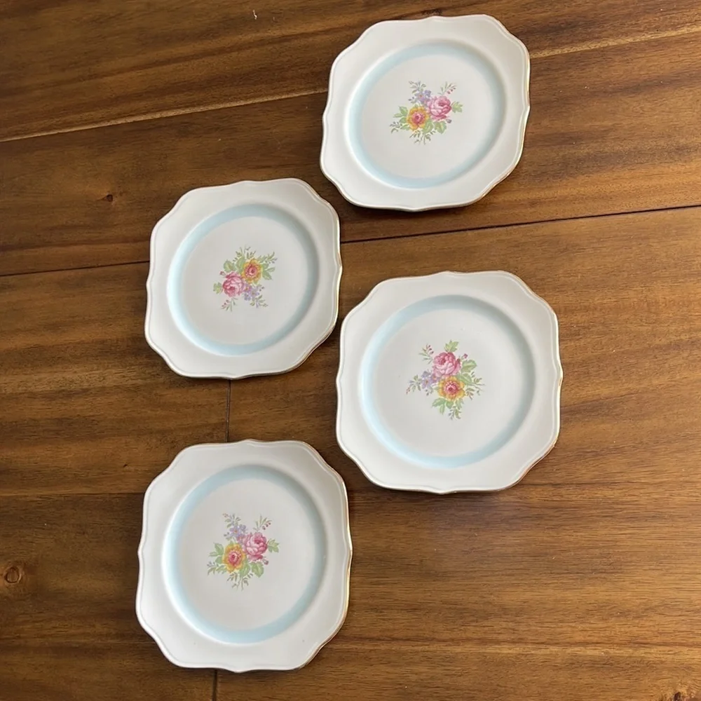 Vintage set Eggshell Nautilus 8” Square salad Plates Floral Bouquet Gold Trim.